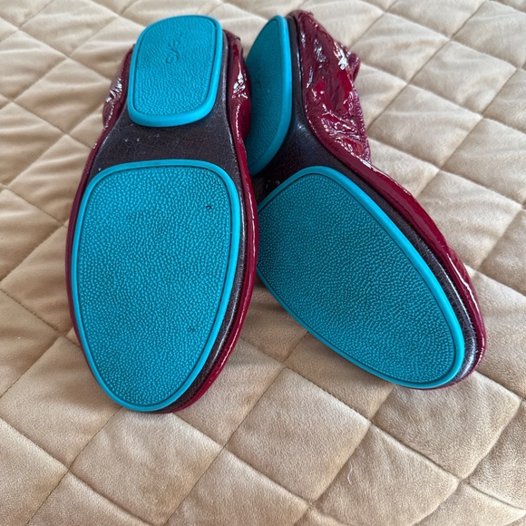 Tieks burgundy slip on shoes size 8 - Picture 3 of 3